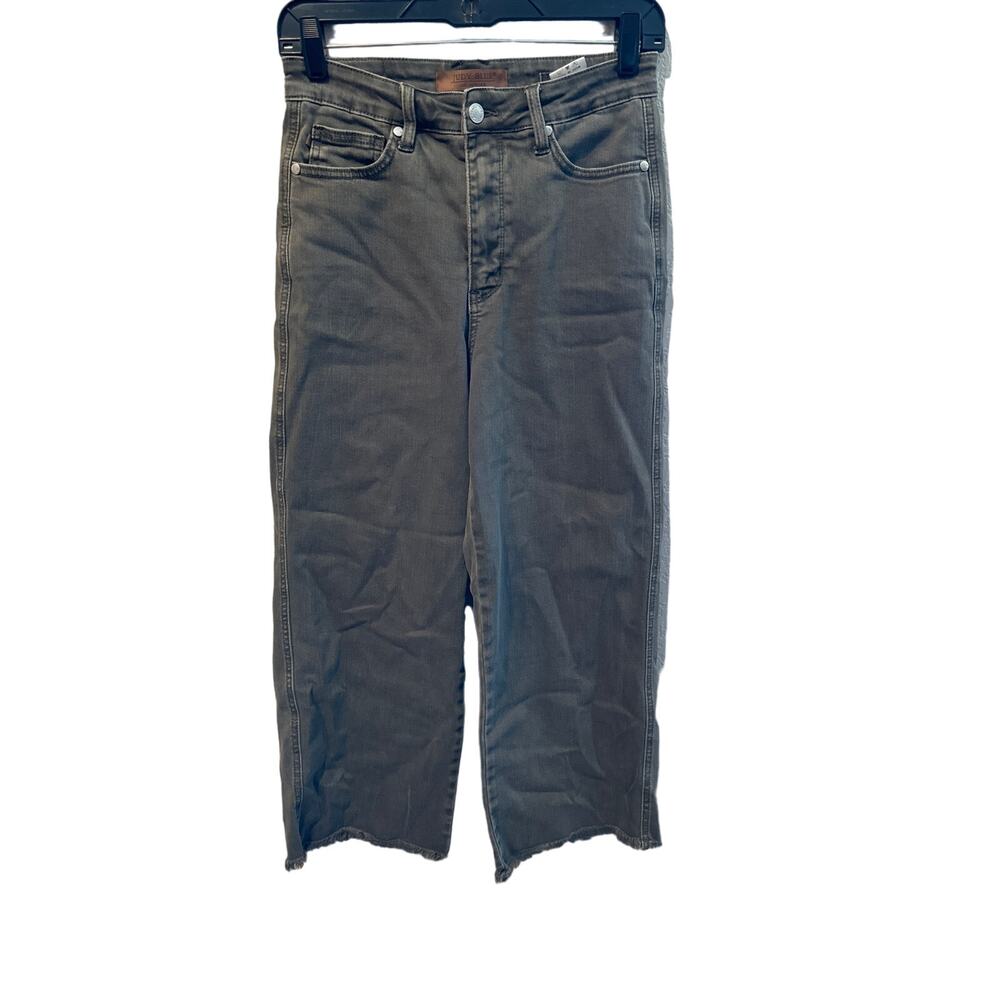 Women’s Judy Blue Olive Cropped Jeans.  Size 7 ( 28X24 )